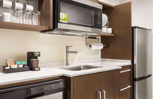 Southwest Colorado Springs Hotel | Relaxing Retreat in Colorado: Pet-Friendly with Pool Access!