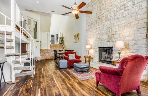 The Hills House | Pet-Friendly Haven in The Hills with Pool & Family Fun