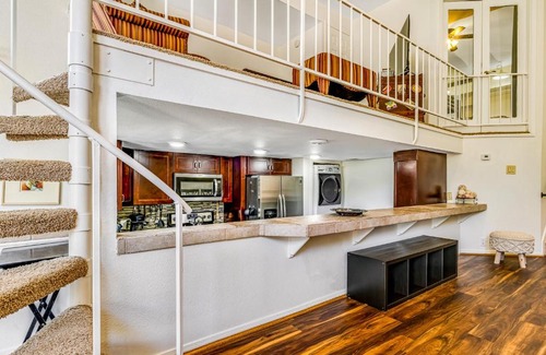 The Hills House | Pet-Friendly Haven in The Hills with Pool & Family Fun