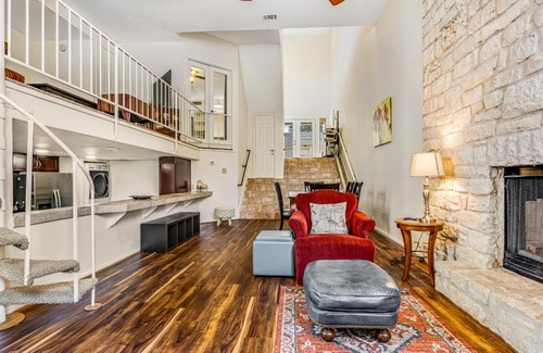 The Hills House | Pet-Friendly Haven in The Hills with Pool & Family Fun