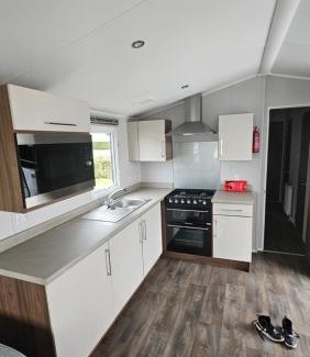 Isle of Grain Resort | Family-Friendly Haven Kent Coast with Pool & 9.9 Rating
