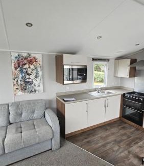 Isle of Grain Resort | Family-Friendly Haven Kent Coast with Pool & 9.9 Rating
