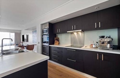 Augusta Apartment | Top-Rated Haven on Seine - Bay View Apartment with Breakfast