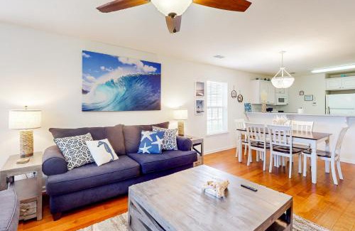 Pawleys Island Apartment | Pet-Friendly Haven On The Links with Pool & Hot Tub