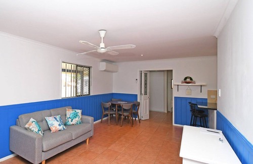 Point Vernon House | Cozy Haven On The Point Steps from the Beach with Ocean Views