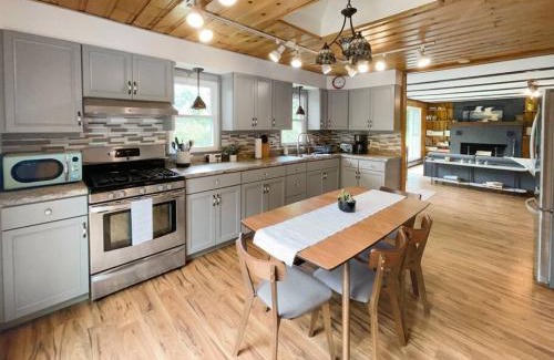 Kerhonkson House | Relax at Haven Retreat: Catskills Hot Tub & Bar Hall Oasis
