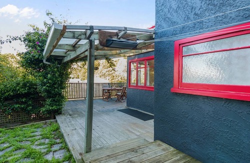 Stepneyville House | HAVEN VIEWS - NELSON HOLIDAY HOME, family friendly in Nelson