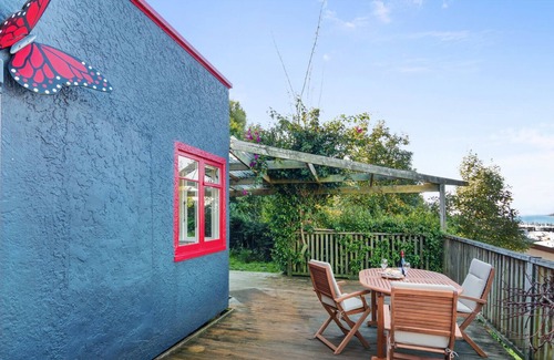 Stepneyville House | HAVEN VIEWS - NELSON HOLIDAY HOME, family friendly in Nelson