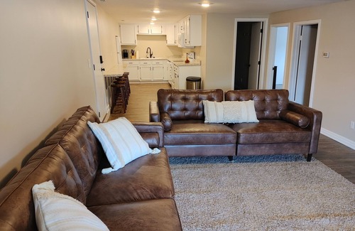 Alto Pass Apartment | Exceptional Havisham House Suite 88 with Wine Trail Access