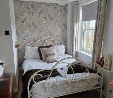 Rochester East Ward Apartment | Cozy Havisham Studio Flat in Rochester with Breakfast Included