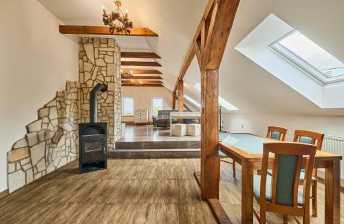 Havlovice Apartment | Charming Stay at Havlovice Near the Wooden Footbridge