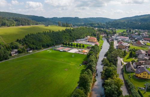 Havlovice Apartment | Charming Stay at Havlovice Near the Wooden Footbridge