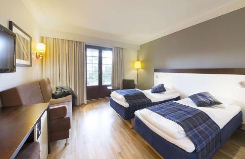 Tjome Hotel | Relax at Havna Tjøme Hotel with Ocean Views & Pool Access