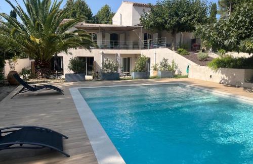 Les Camoins Apartment | Relaxing Haven with Pool and Lush Garden Retreat