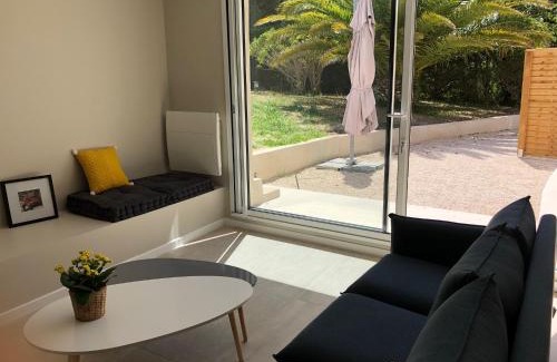 Les Camoins Apartment | Relaxing Haven with Pool and Lush Garden Retreat