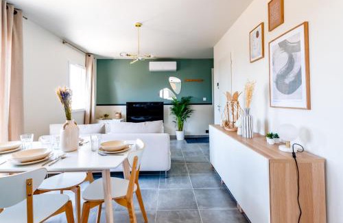Morieres-les-Avignon Apartment | Relax at Havre de nature Provence with Oceanfront Views