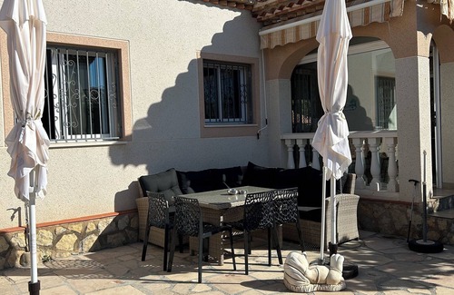 Les Tres Cales House | Tranquil Haven in L'Ametlla de Mar: Pool & Beach Access