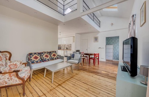 Romainville House | Peaceful Retreat Near Paris with Family & Pet Amenities