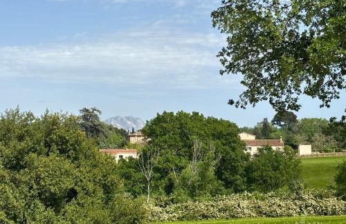 Grand Sud Apartment | Peaceful Haven in a Charming Aixoise Bastide T3