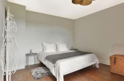Urval Villa | Peaceful Retreat with Panoramic Views - 4-Star Haven