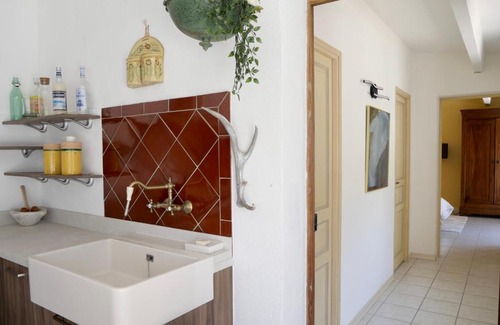 Neoules House | Relaxing Haven in Provence with Refreshing Pool Access
