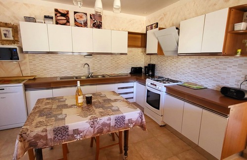 Sollacaro House | Oceanfront Haven: Guest Rated 9.4 with Family Amenities
