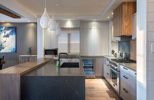 Mont-Tremblant House | Havre 102 Des Legendes | Modern Retreat with Hot Tub Access