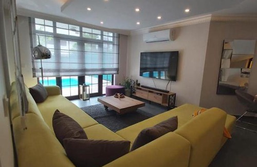 Lara Villa | Relaxing Villa with Pool and Pet-Friendly Amenities