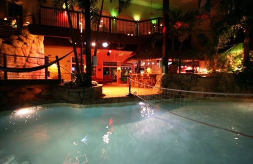 Media House | Experience Hawaii: Swim-up Tiki Bar & Spectacular Waterfalls