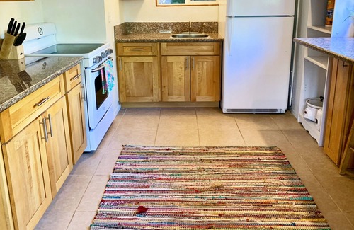 Punaluu Apartment | Hawaiian Cottage-Seconds away from beach access- A/C Near North Shore Oahu