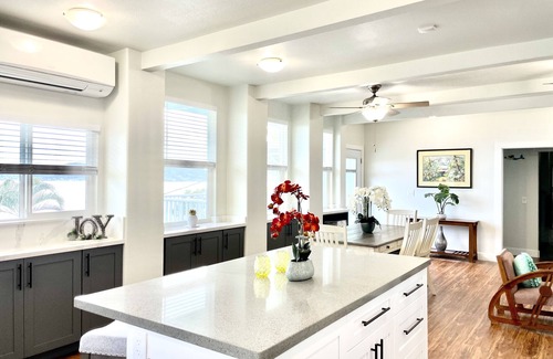 Kaneohe House | Discover the Hawaiian Hillside Retreat with Scenic Bay Views