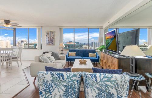 Waikiki Apartment | Top-Rated Hawaiian Monarch Penthouse with Pool & Hot Tub