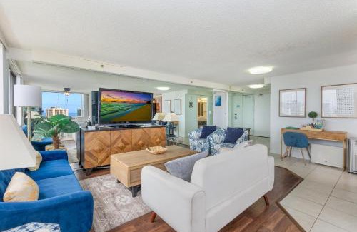 Waikiki Apartment | Top-Rated Hawaiian Monarch Penthouse with Pool & Hot Tub