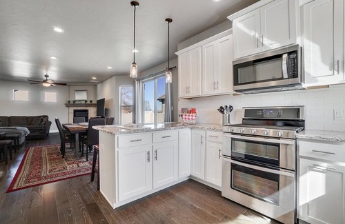 Fruita House | Hawk II - Cozy Home with Spa and Pet-Friendly Amenities