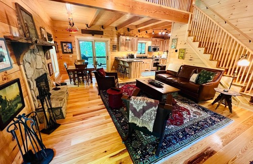 Vilas Cabin | Hawk Feather Retreat: Hot Tub, Scenic Views & Top Amenities