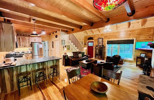 Vilas Cabin | Hawk Feather Retreat: Hot Tub, Scenic Views & Top Amenities