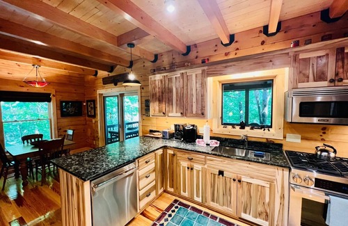 Vilas Cabin | Hawk Feather Retreat: Hot Tub, Scenic Views & Top Amenities