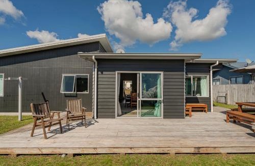 Cooks Beach House | Discover Hawk Hill Getaway - Family-Friendly Cooks Beach Retreat