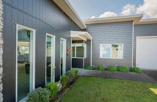 Cooks Beach House | Discover Hawk Hill Getaway - Family-Friendly Cooks Beach Retreat