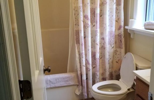 Stony Run Bed & Breakfast | Inviting Hawk Mountain Bed & Breakfast with Pool & Hot Tub