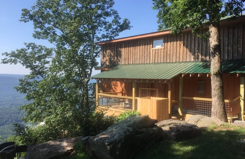 Rising Fawn House | HAWK NEST: Breathtaking Views Near Cloudland Canyon Park