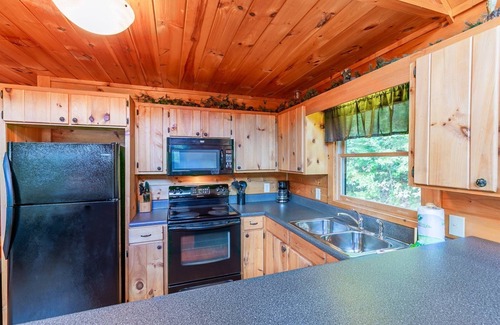 Ridgeline Vistas Cabin | Relax at Hawk's Hideaway: Cozy Retreat in Blue Ridge GA