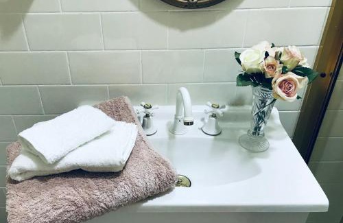 Mount Rankin Bed & Breakfast | Experience Hawk's Nest Bed & Breakfast: 5-Star Hospitality
