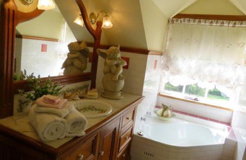 Mount Rankin Bed & Breakfast | Experience Hawk's Nest Bed & Breakfast: 5-Star Hospitality