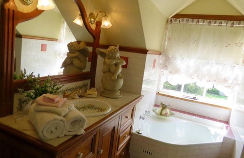 Mount Rankin Bed & Breakfast | Experience Hawk's Nest Bed & Breakfast: 5-Star Hospitality