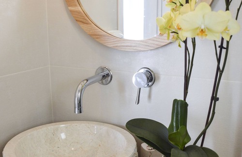 Milos Hotel | Hawk Stone: Guest Rated 10/10 with Family-Friendly Amenities