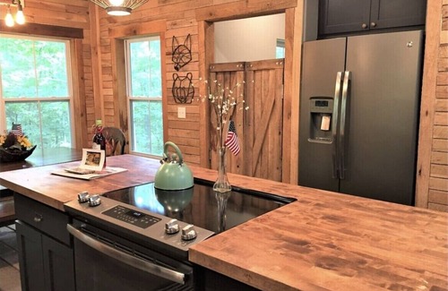 St. James Cabin | Inviting Hawks Ridge Cabin: Guest Rated 9.8, Child Friendly