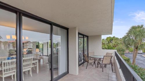 Siesta Key Apartment | Cozy Hawk's Sea Nest: Oceanfront Family Retreat