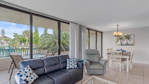 Siesta Key Apartment | Cozy Hawk's Sea Nest: Oceanfront Family Retreat