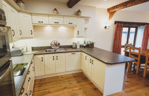 Axminster Cottage | Pet-Friendly Hawley Farm: Top-Rated Family Getaway